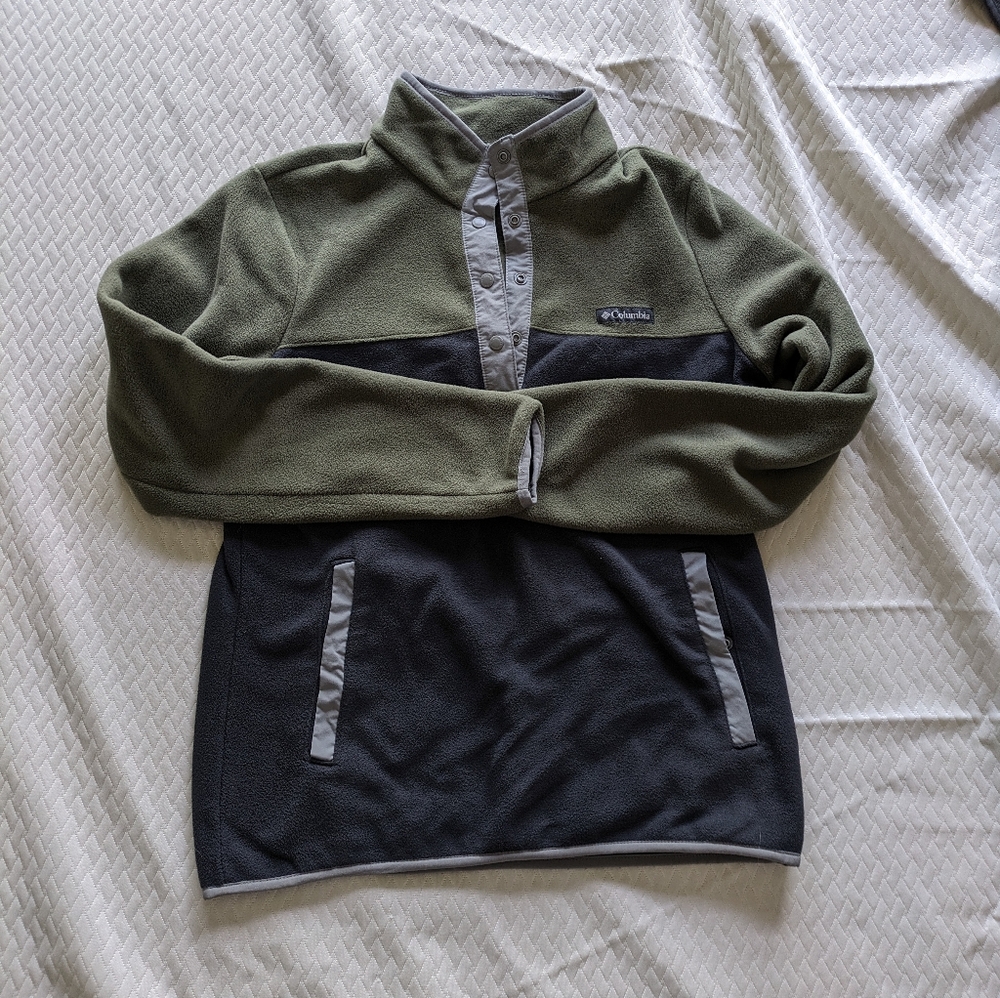 Woman's Columbia fleece - medium